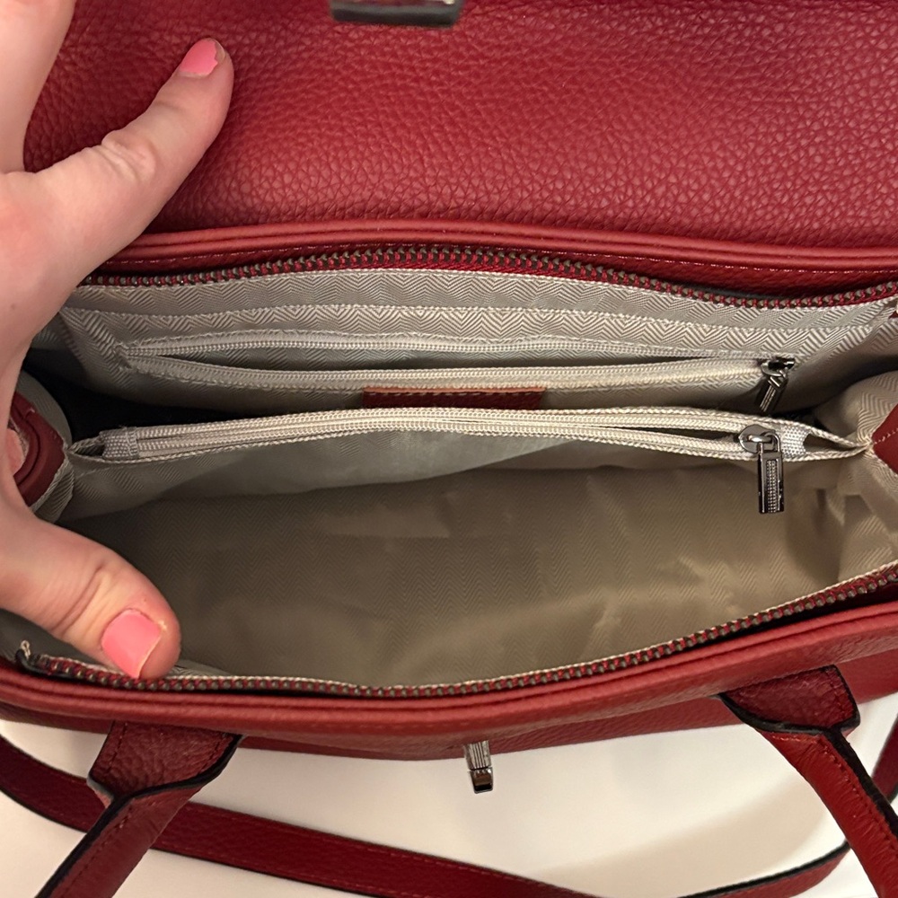 Chic Red Satchel Bag with Two Crossbody Straps - Picture 5 of 8